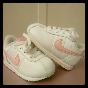 NIKE Cortez